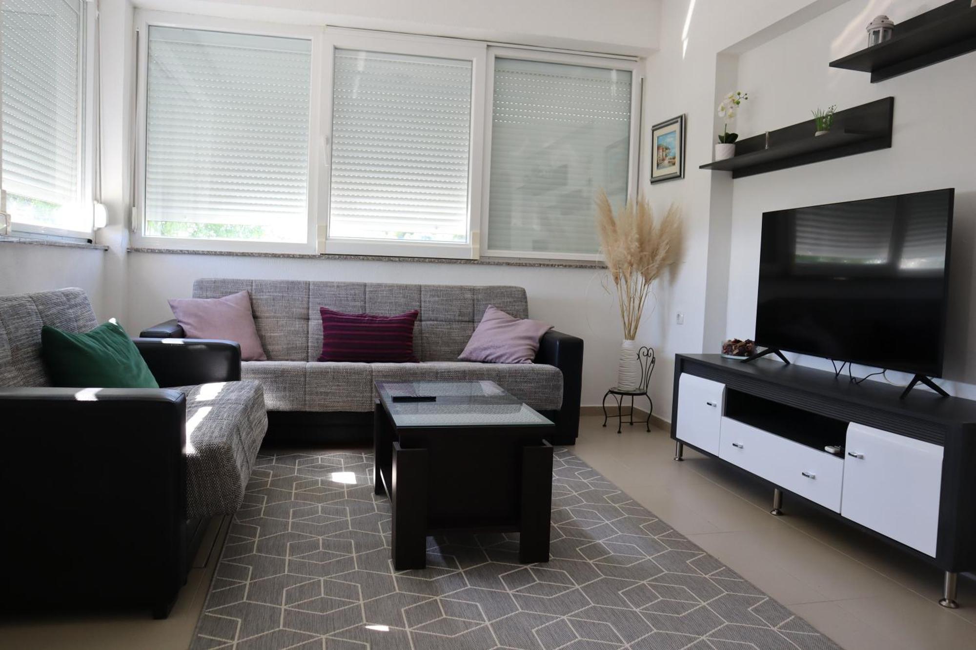 Holiday Home Ante With Beautiful Private Garden Nadin エクステリア 写真