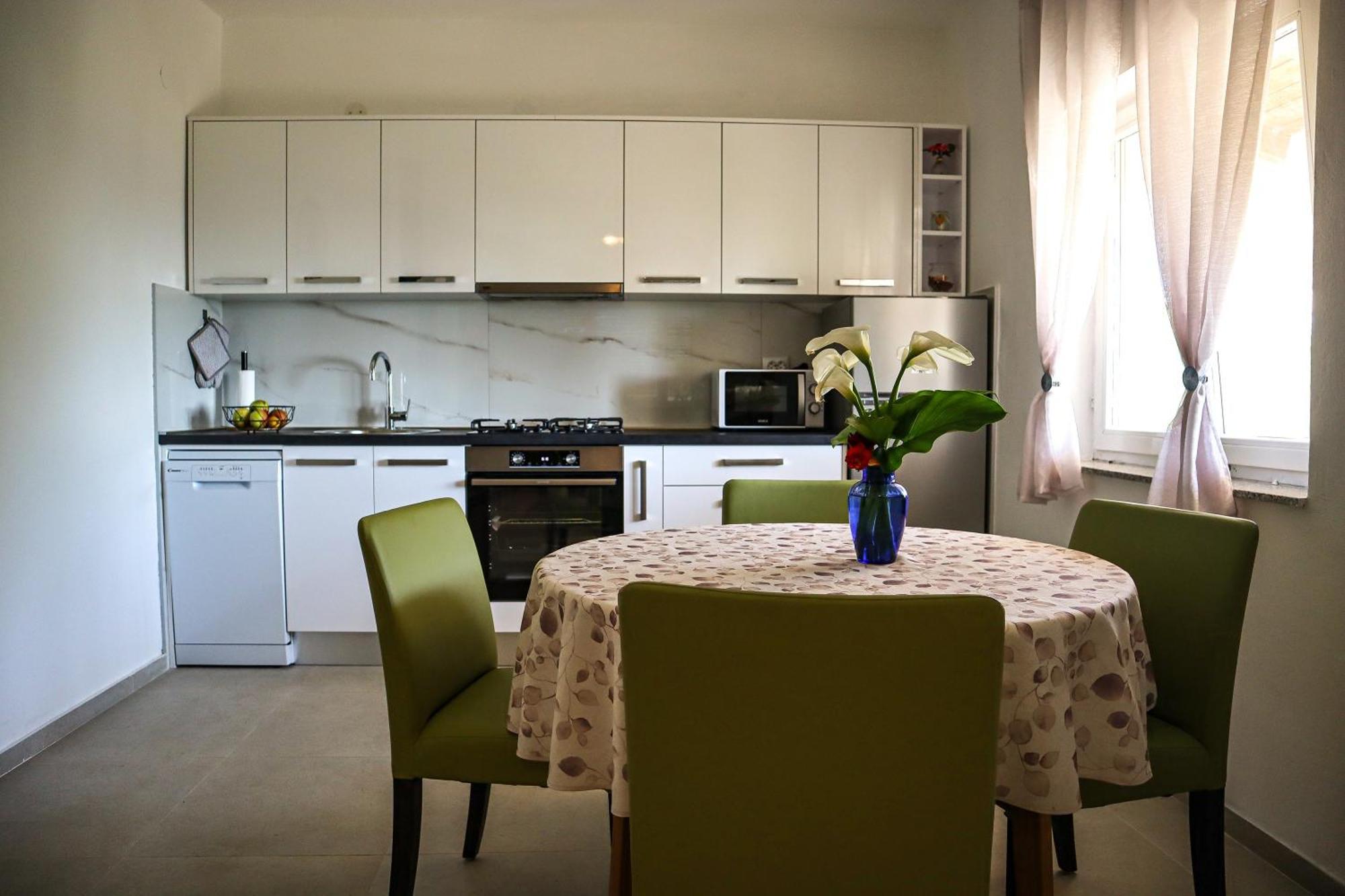 Holiday Home Ante With Beautiful Private Garden Nadin エクステリア 写真