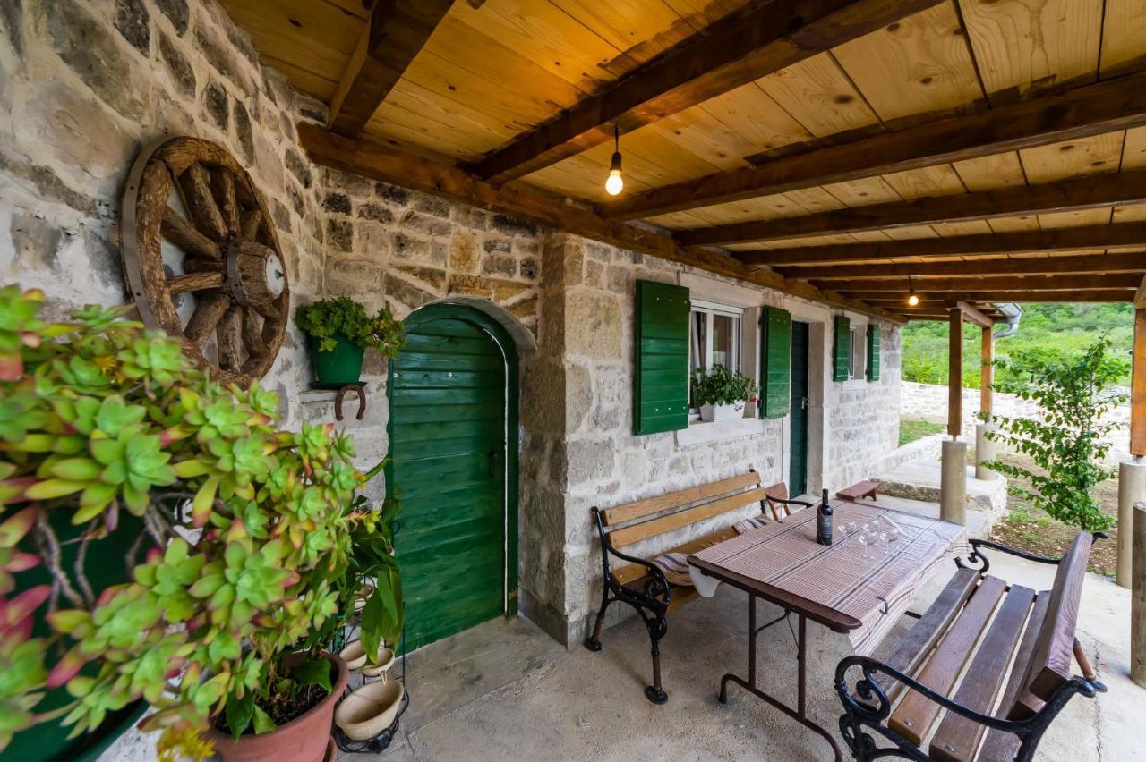 Holiday Home Ante With Beautiful Private Garden Nadin エクステリア 写真